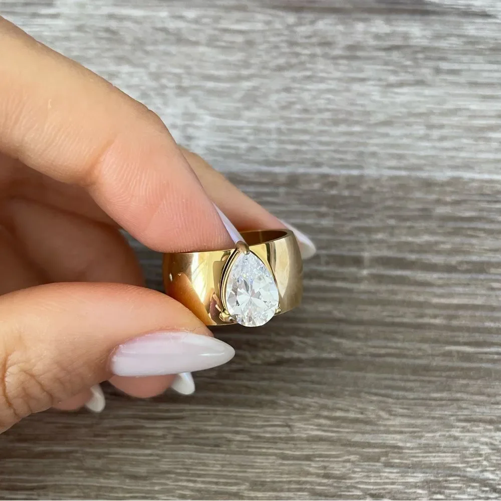 Gold Ring Teardrop N1145